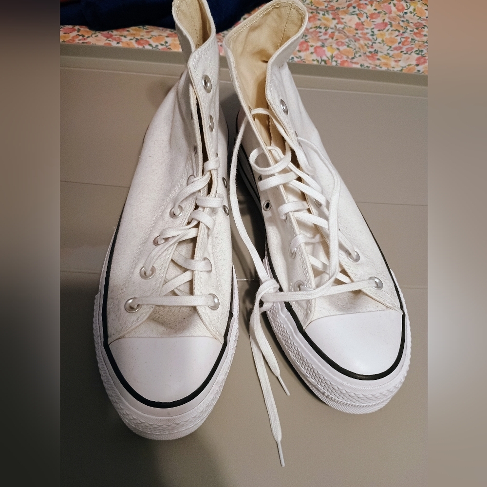Platform white chucks